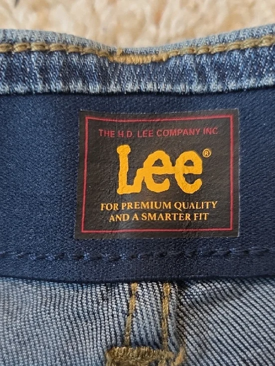 Lee Women's Dark Blue Jeans Elastic Lined Waist Size 8 Short - Picture 3 of 5